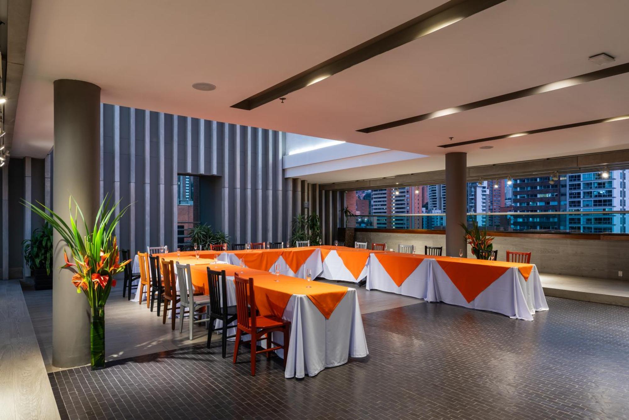 Express & By Ihg 酒店 4*