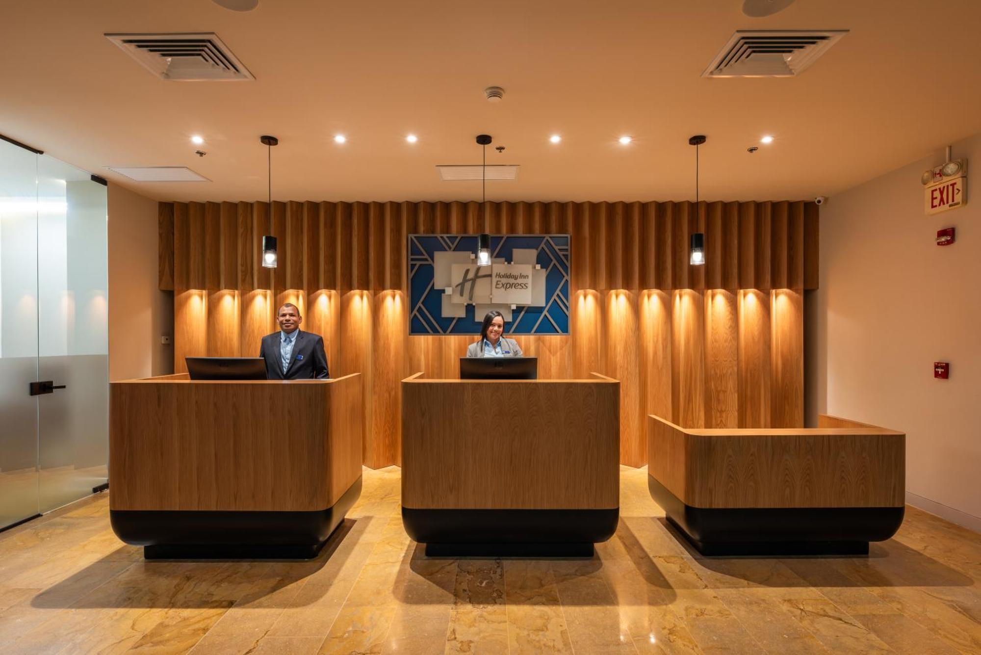 酒店 Express & By Ihg