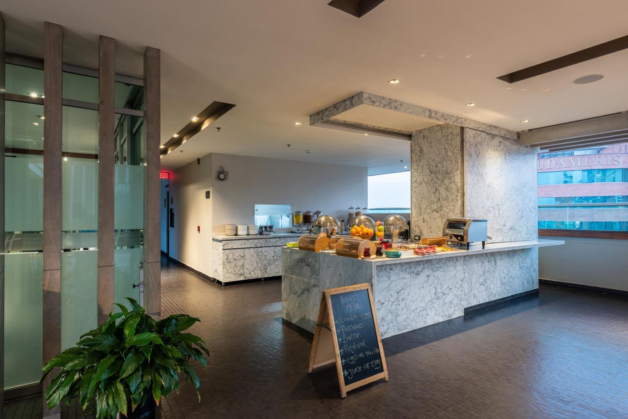 Express & By Ihg 酒店